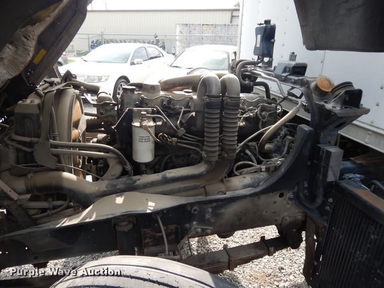 image for item DI7717 2001 Mitsubishi FUSO  box truck