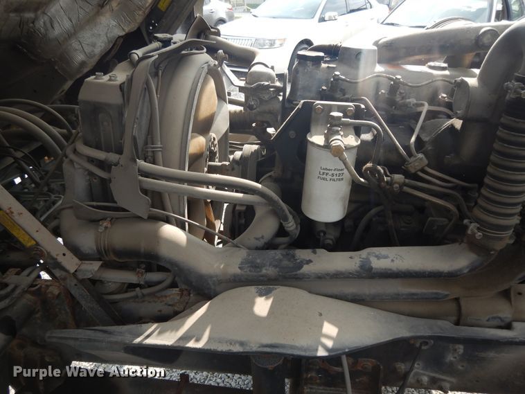 image for item DI7717 2001 Mitsubishi FUSO  box truck