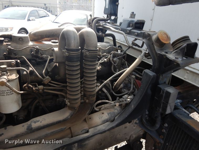 image for item DI7717 2001 Mitsubishi FUSO  box truck