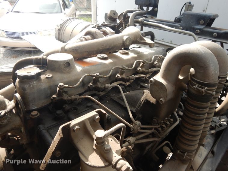 image for item DI7717 2001 Mitsubishi FUSO  box truck