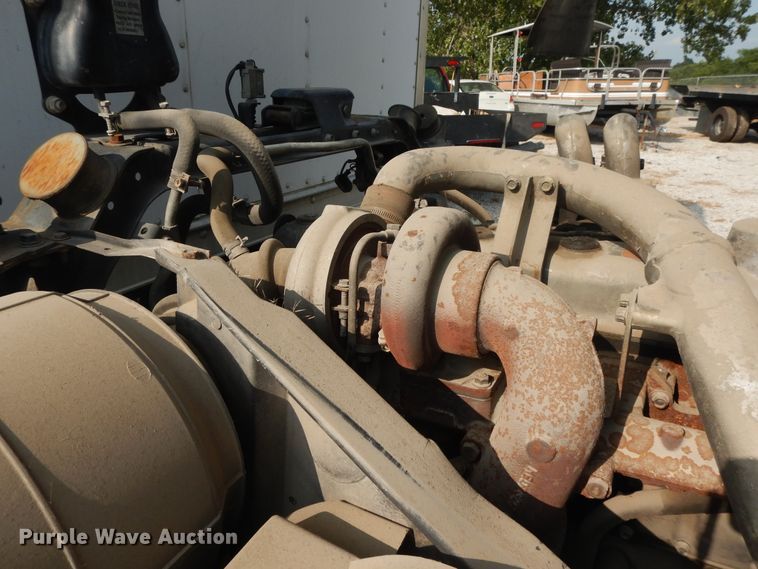 image for item DI7717 2001 Mitsubishi FUSO  box truck