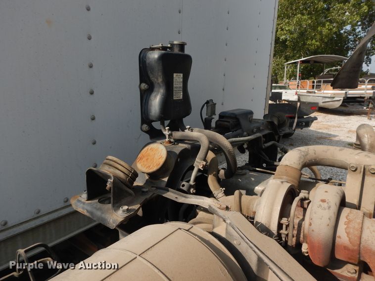 image for item DI7717 2001 Mitsubishi FUSO  box truck