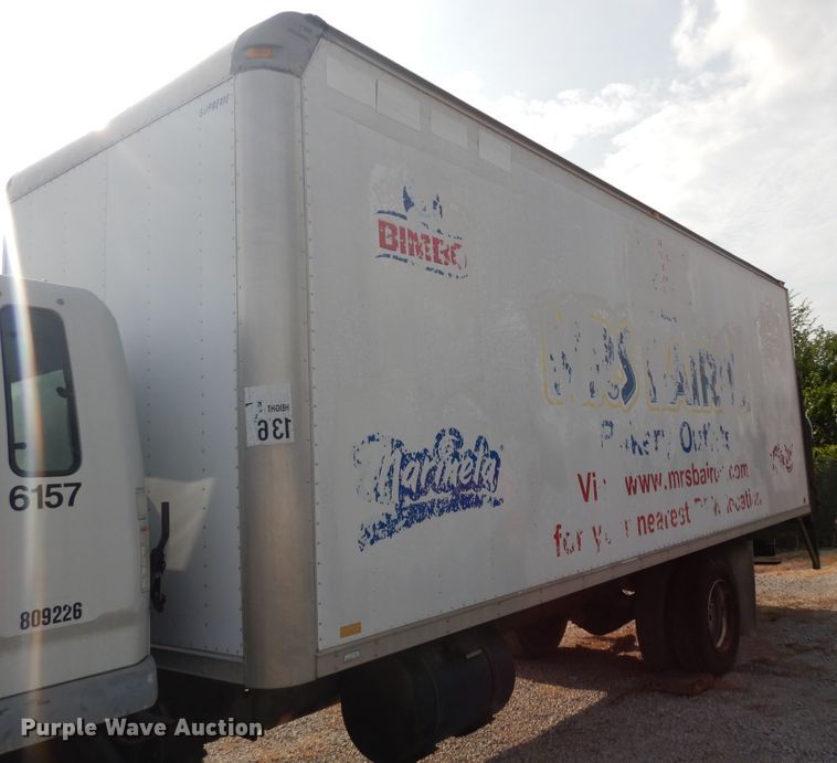 image for item DI7717 2001 Mitsubishi FUSO  box truck