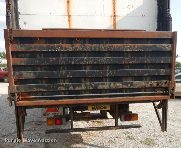 image for item DI7717 2001 Mitsubishi FUSO  box truck