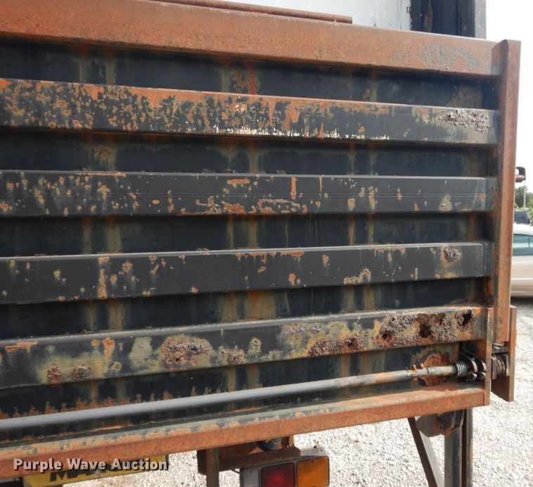 image for item DI7717 2001 Mitsubishi FUSO  box truck