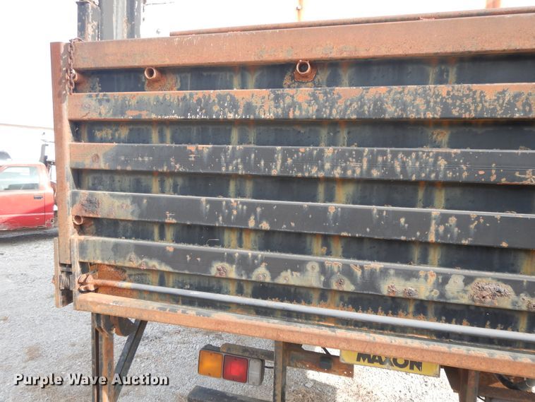 image for item DI7717 2001 Mitsubishi FUSO  box truck