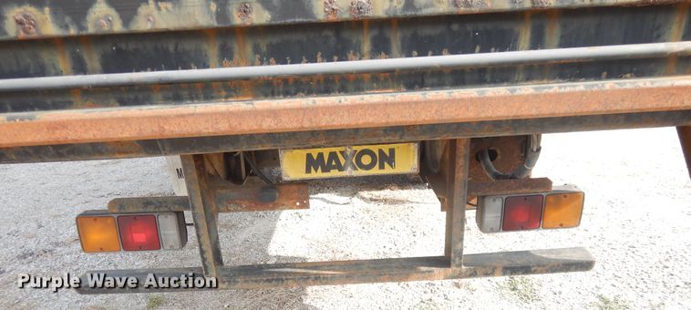 image for item DI7717 2001 Mitsubishi FUSO  box truck