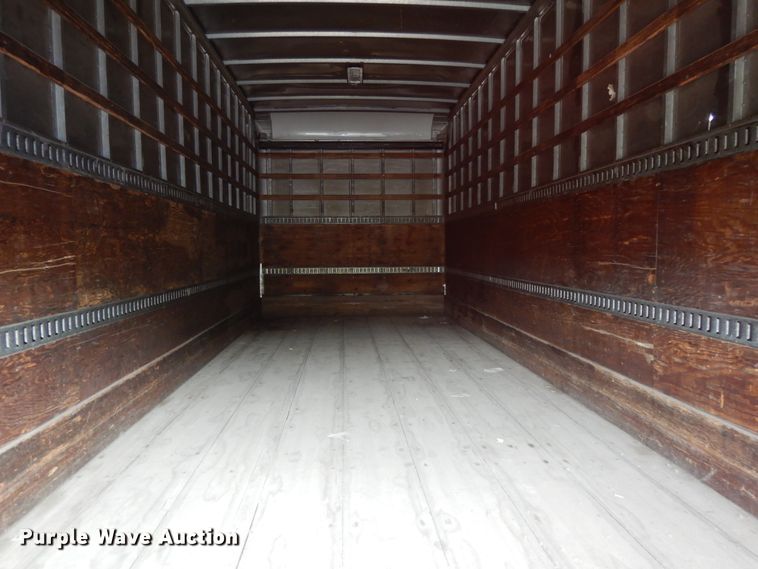 image for item DI7717 2001 Mitsubishi FUSO  box truck