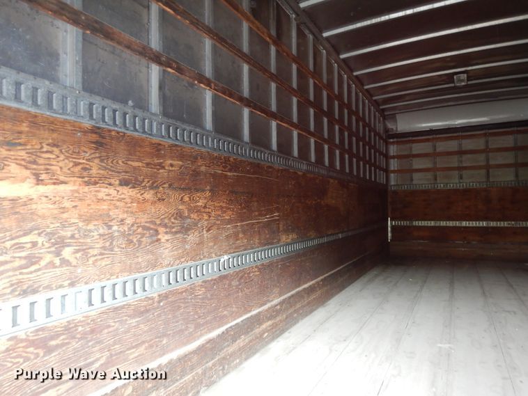 image for item DI7717 2001 Mitsubishi FUSO  box truck