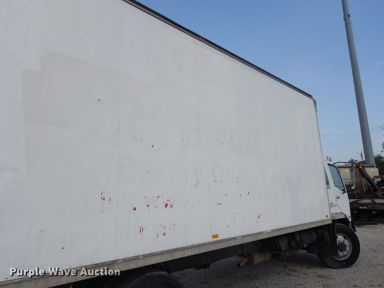 image for item DI7717 2001 Mitsubishi FUSO  box truck