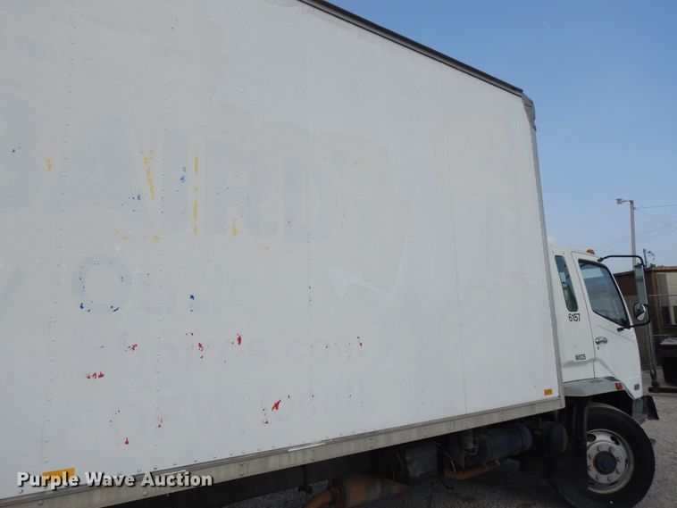 image for item DI7717 2001 Mitsubishi FUSO  box truck