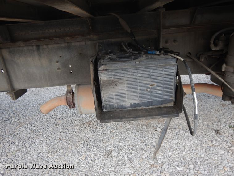 image for item DI7717 2001 Mitsubishi FUSO  box truck