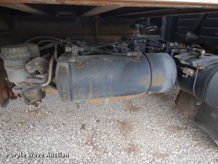 image for item DI7717 2001 Mitsubishi FUSO  box truck