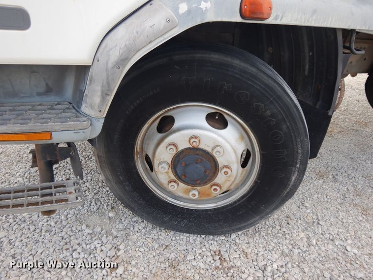 image for item DI7717 2001 Mitsubishi FUSO  box truck