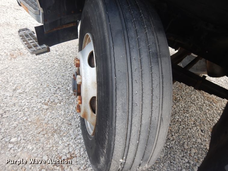 image for item DI7717 2001 Mitsubishi FUSO  box truck