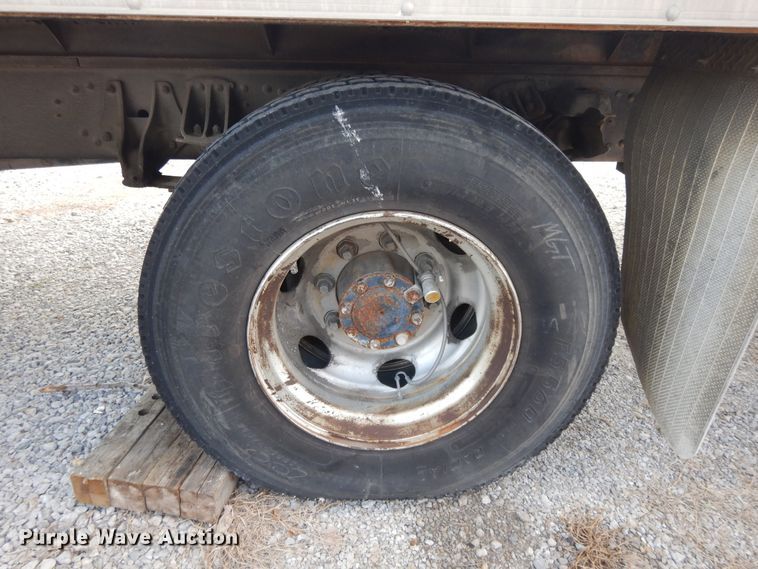 image for item DI7717 2001 Mitsubishi FUSO  box truck