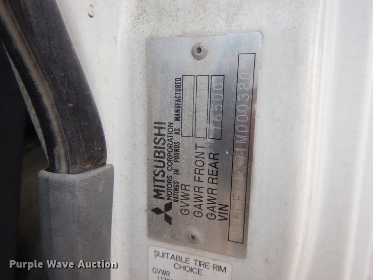 image for item DI7717 2001 Mitsubishi FUSO  box truck