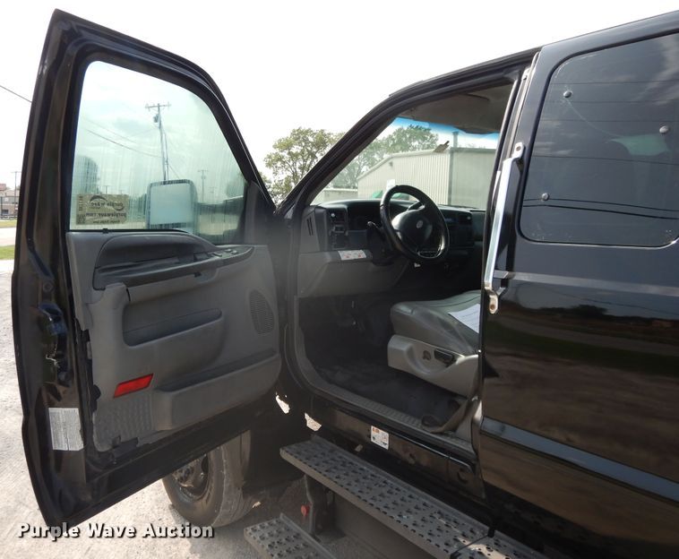 image for item DI7718 2006 Ford F650 Super Duty  rollback truck