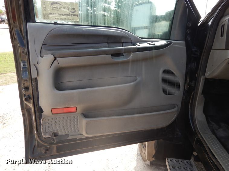 image for item DI7718 2006 Ford F650 Super Duty  rollback truck