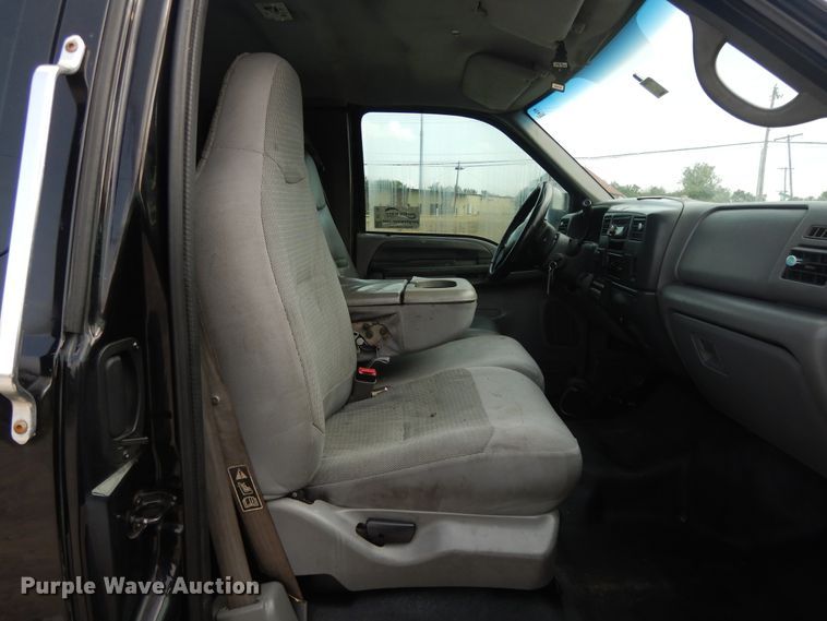 image for item DI7718 2006 Ford F650 Super Duty  rollback truck