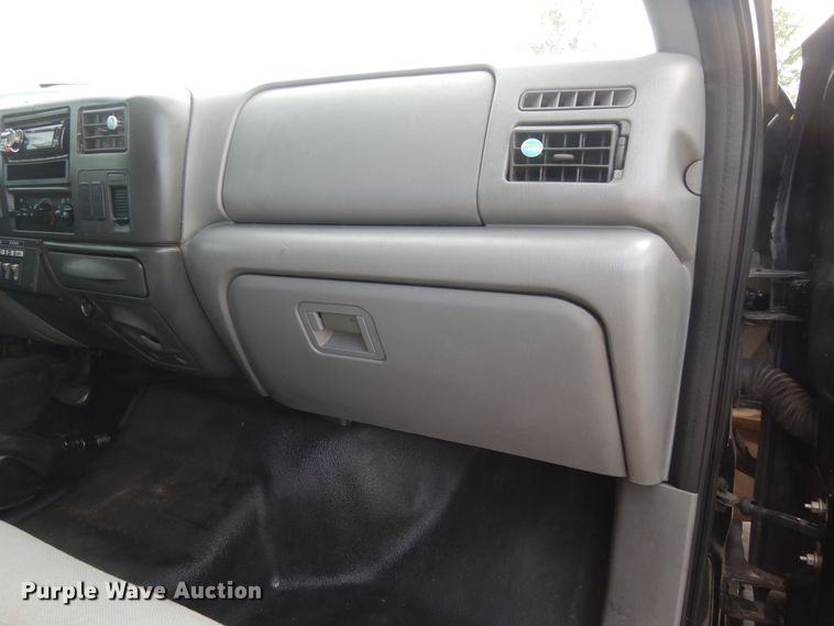 image for item DI7718 2006 Ford F650 Super Duty  rollback truck