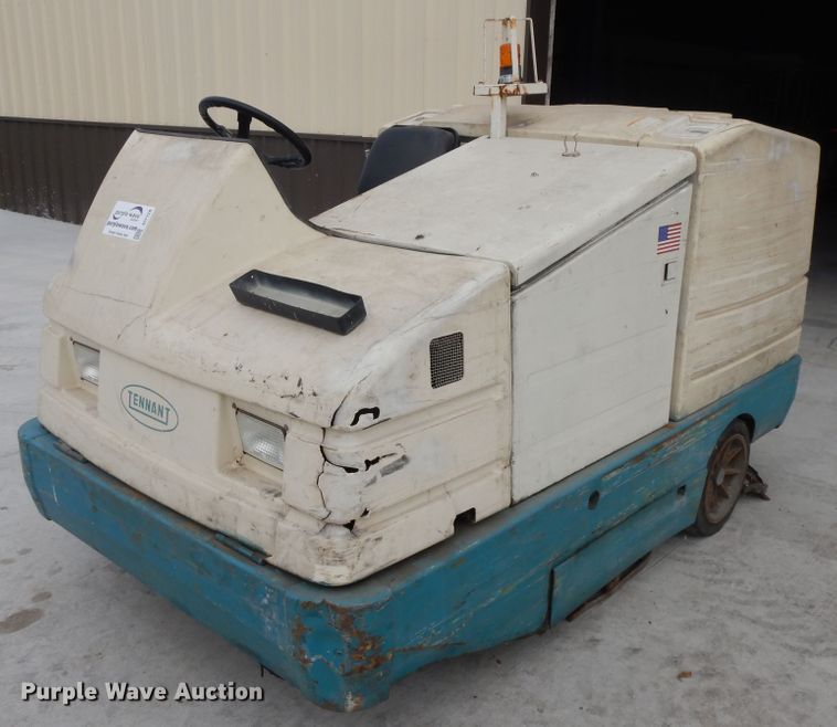 image for item DI7728 Tennant 7400 floor scrubber