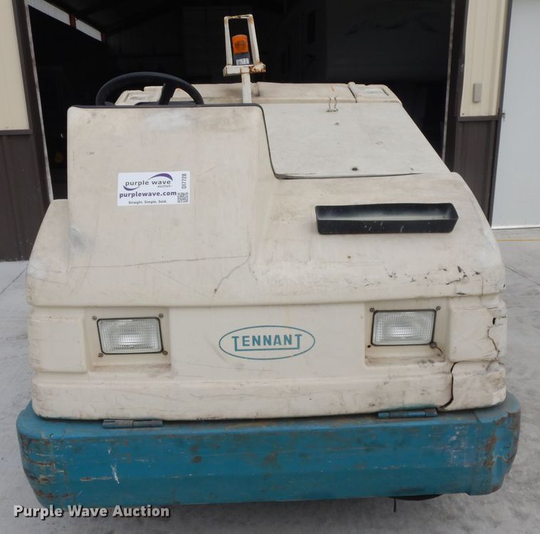 image for item DI7728 Tennant 7400 floor scrubber