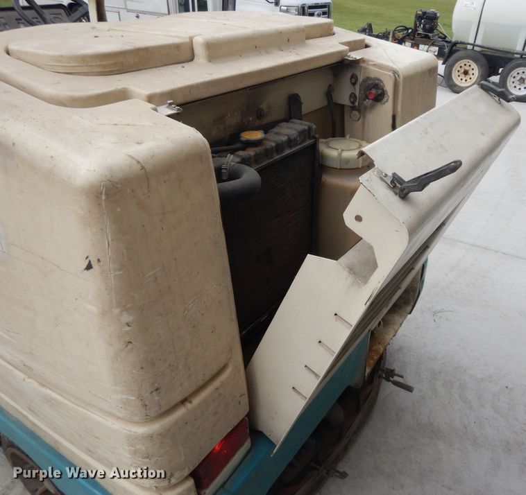 image for item DI7728 Tennant 7400 floor scrubber
