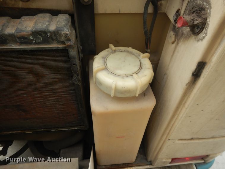 image for item DI7728 Tennant 7400 floor scrubber