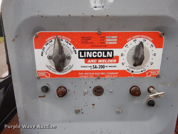 image for item DJ1058 1969 Lincoln Redface SA200 welder