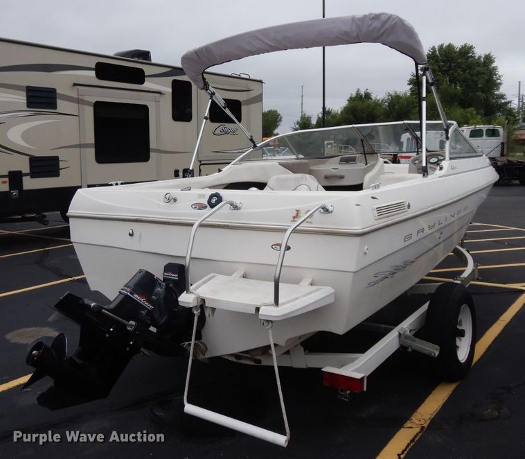 image for item DJ4486 1999 Bayliner Capri  boat