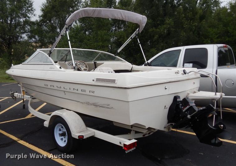 image for item DJ4486 1999 Bayliner Capri  boat