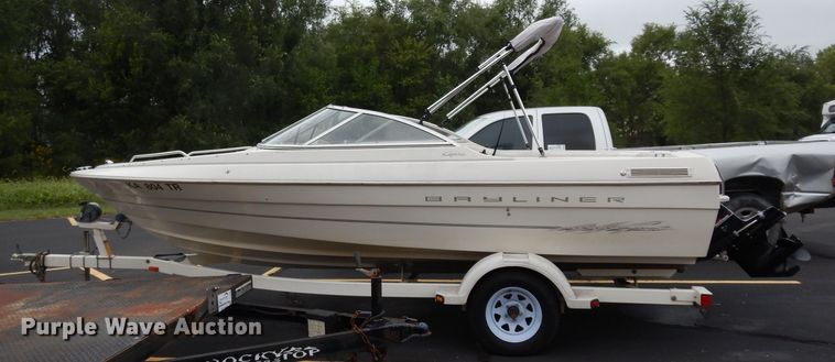 image for item DJ4486 1999 Bayliner Capri  boat