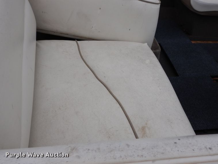 image for item DJ4486 1999 Bayliner Capri  boat