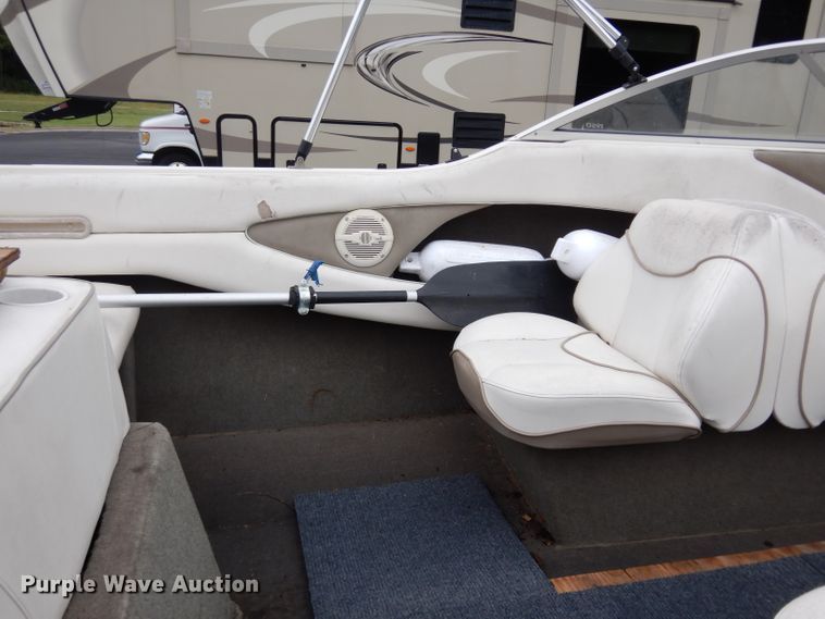 image for item DJ4486 1999 Bayliner Capri  boat