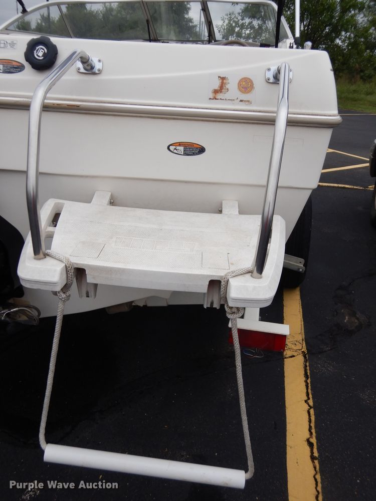 image for item DJ4486 1999 Bayliner Capri  boat