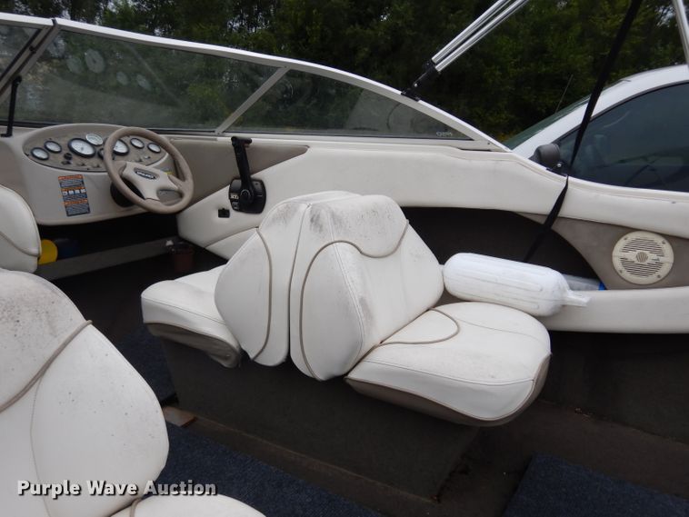 image for item DJ4486 1999 Bayliner Capri  boat