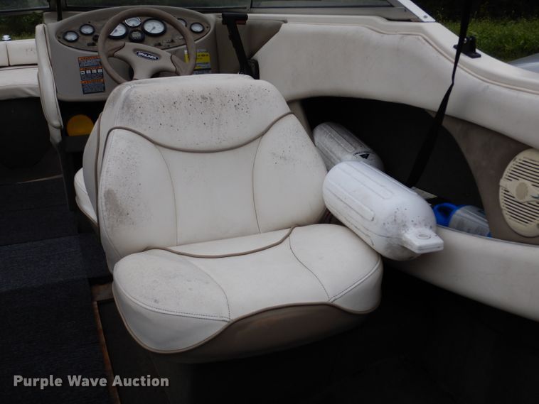 image for item DJ4486 1999 Bayliner Capri  boat