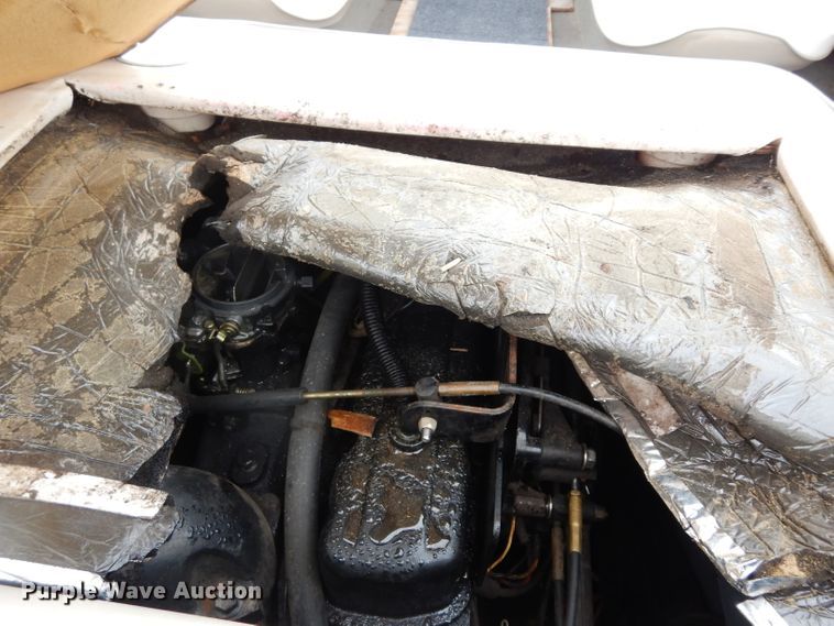 image for item DJ4486 1999 Bayliner Capri  boat