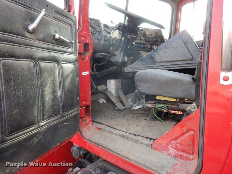 image for item DJ6505 1993 Mack RD688S  flatbed truck with fluid mixing system