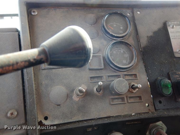 image for item DJ6505 1993 Mack RD688S  flatbed truck with fluid mixing system