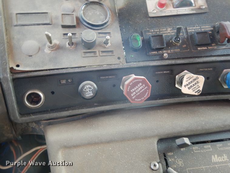 image for item DJ6505 1993 Mack RD688S  flatbed truck with fluid mixing system