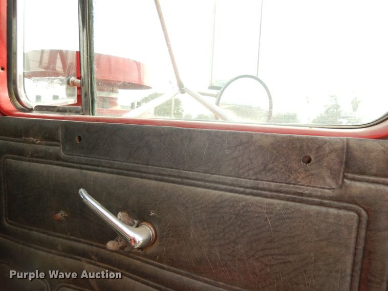 image for item DJ6505 1993 Mack RD688S  flatbed truck with fluid mixing system