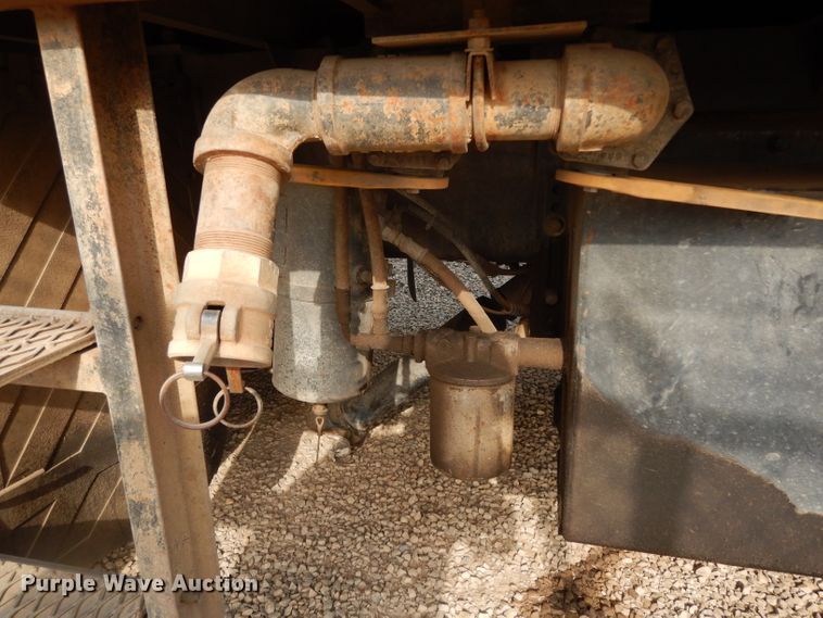 image for item DJ6505 1993 Mack RD688S  flatbed truck with fluid mixing system