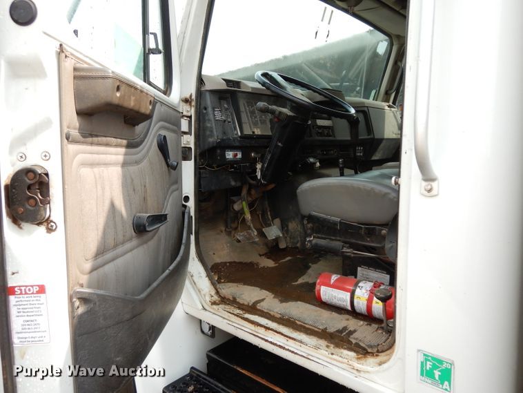 image for item DJ6506 2001 International 4700  dump truck