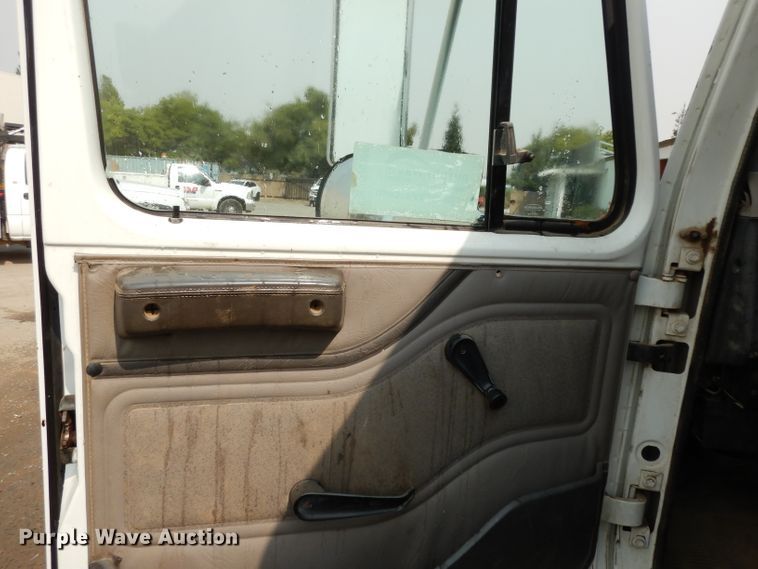 image for item DJ6506 2001 International 4700  dump truck