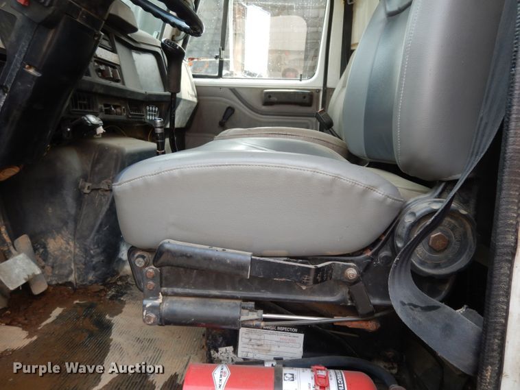 image for item DJ6506 2001 International 4700  dump truck