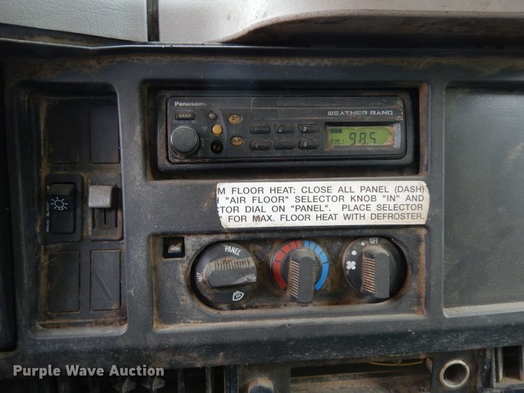 image for item DJ6506 2001 International 4700  dump truck