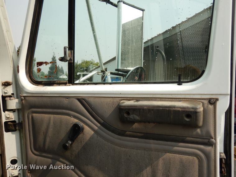 image for item DJ6506 2001 International 4700  dump truck