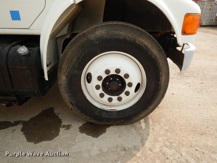 image for item DJ6506 2001 International 4700  dump truck